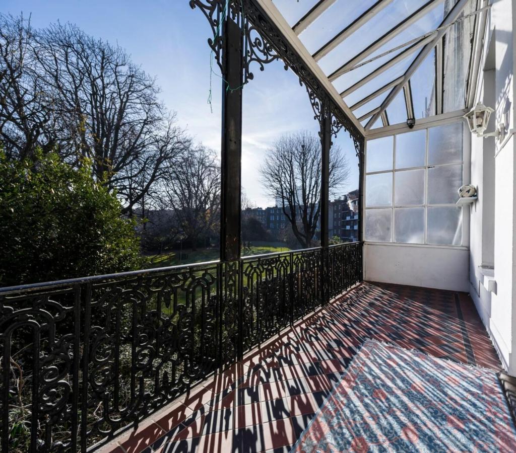 לונדון Elegant Earl'S Court 2 Bedroom Flat Just 4 Minutes From Tube מראה חיצוני תמונה